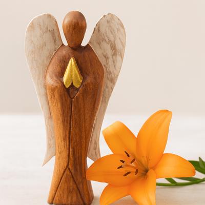 Figura de Ángel de Madera – Amor 20 cm