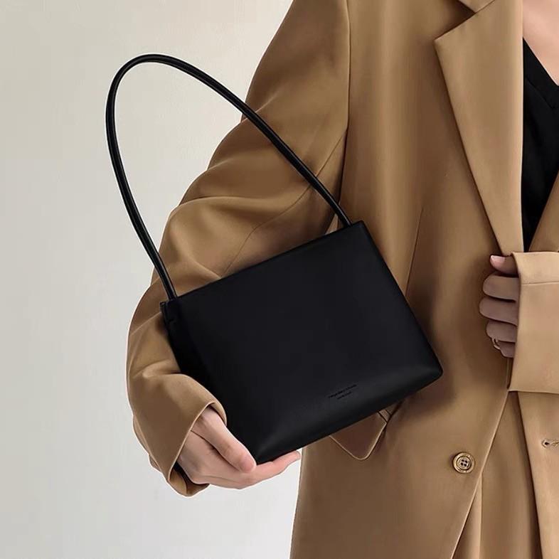 High-End Niche Baguette Crossbody: Versatile Women's Fashion Handbag