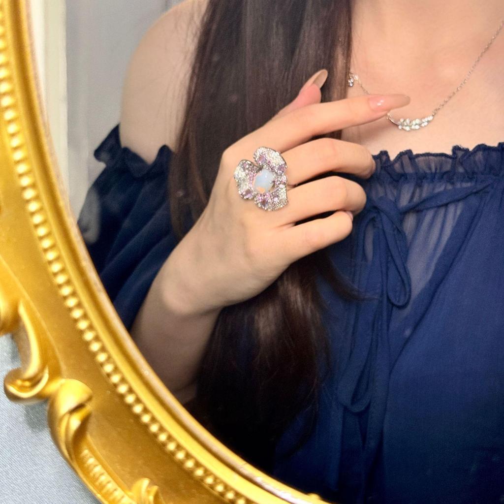 2025 Elegant Zircon Flower Petal Ring: High-End Fashionable Luxury