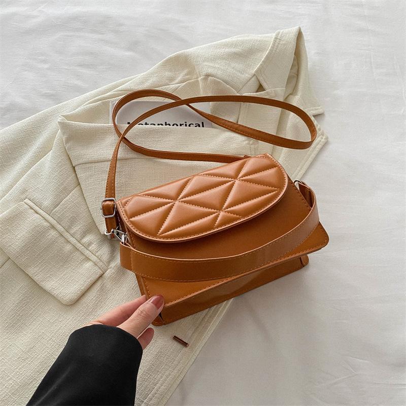

Женская простая темпераментная маленькая сумка Женская весенняя новинка 2025 года в зарубежном стиле на плечо, сумка-мессенджер Популярная в этом году маленькая квадратная сумка коричневый
