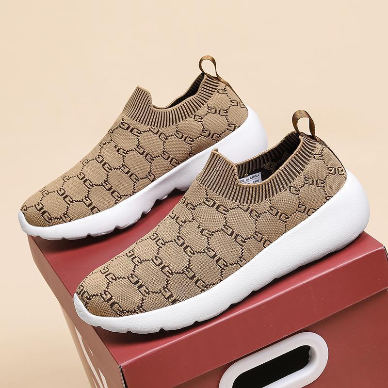 New large-size fly-woven couple casual sneakers are light and lazy. 39