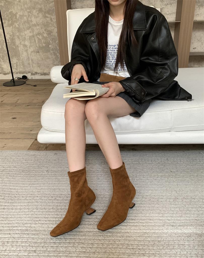 

2025 autumn and winter new pointed low-heeled short boots black brown elastic thin boots fashion women s boots 39 светло-коричневого