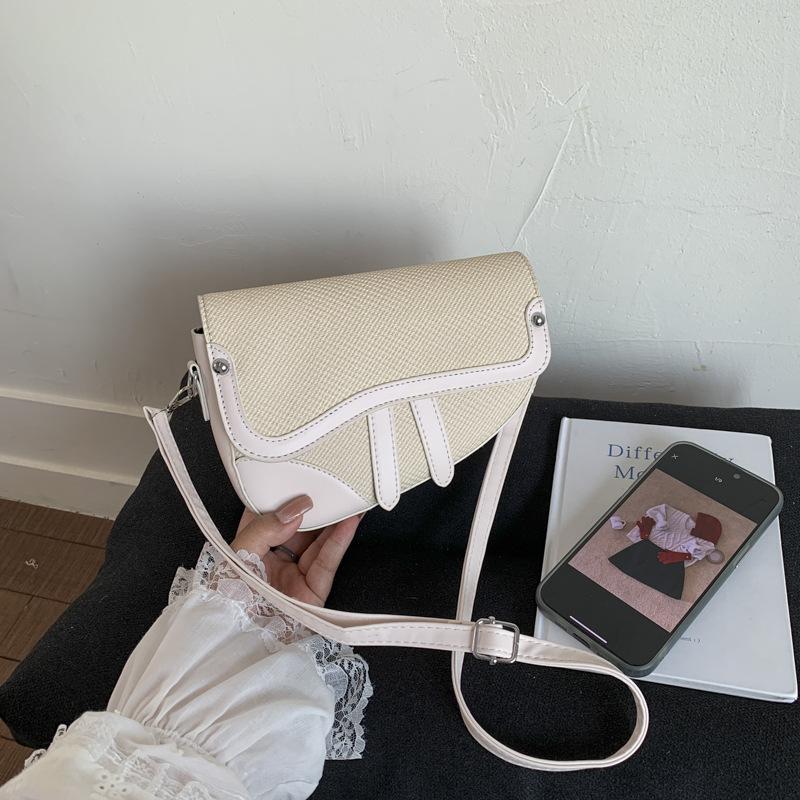 

Popular saddle bag summer new women s bag fashion love shoulder bag small fresh contrasting color messenger bag белый