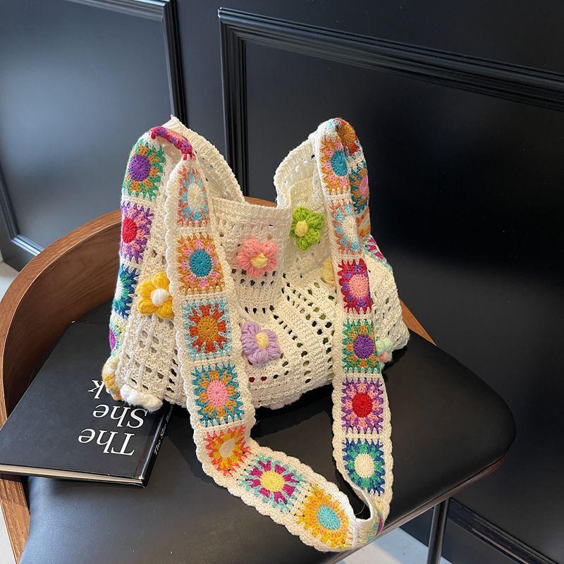 

Summer Ethnic Style Shoulder Bag Women 2025 New Flower Woven Bag Vacation Large Capacity Commuter Tote Bag Beige White