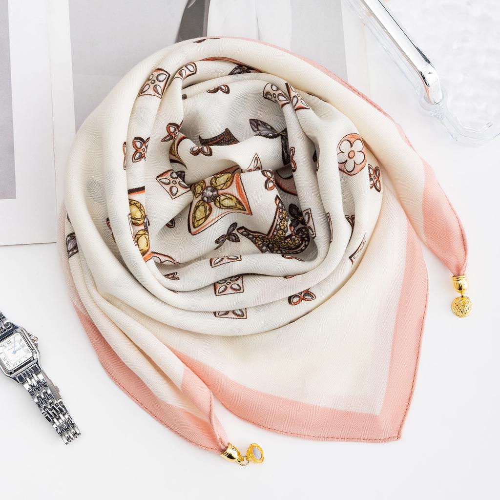 Winterwarme Schals, Schals, Klassische Karobänder, Strickjacken und Warme Decken für den Außenbereich