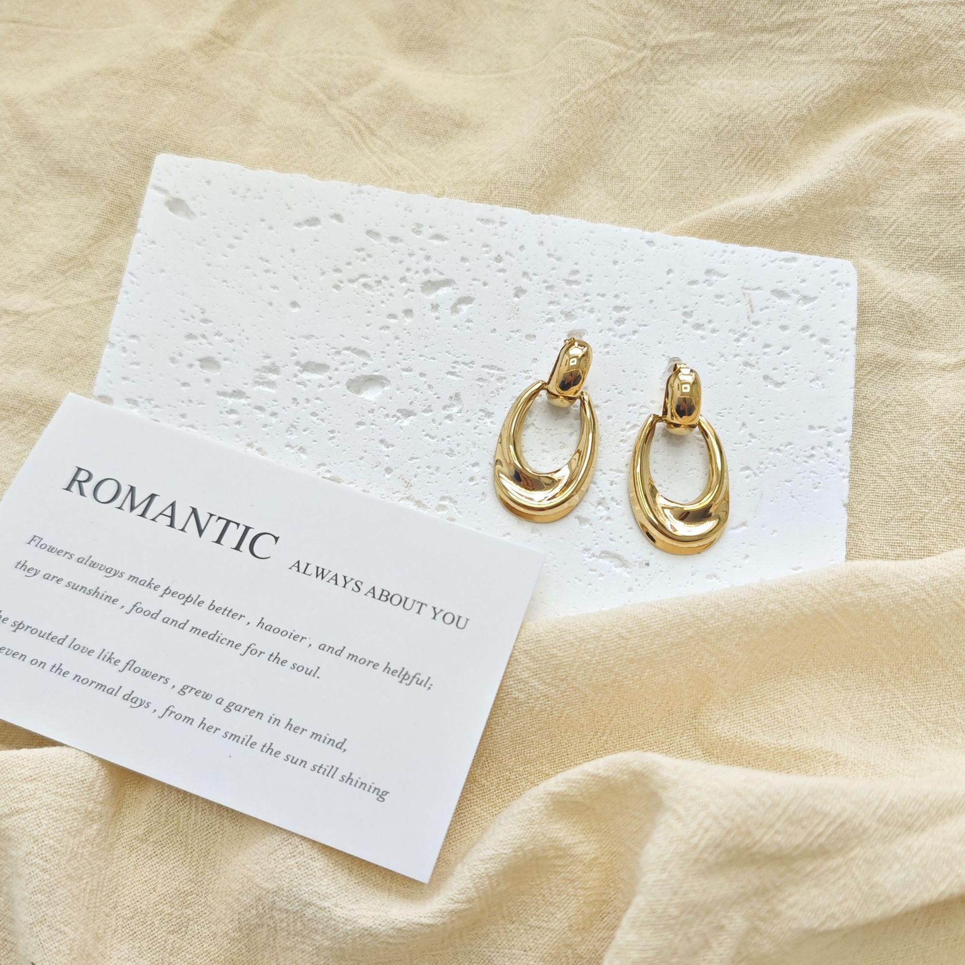 Elegant European-Style Metal Twisted Oval Detachable Pendant Earrings for Women золотой