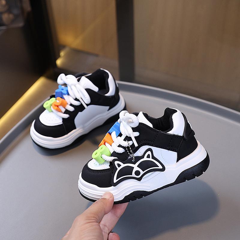 Children's sports shoes 2025 autumn new girls cartoon bread shoes lightweight boys casual shoes board shoes baby shoes