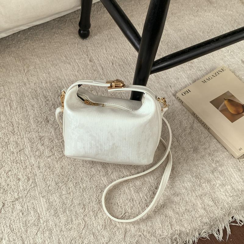 

Simple Korean Style Women Small Square Shoulder Bags Portable Textured Ladies Handbags Casual Female Crossbody Bag Daily Clutch бежевый