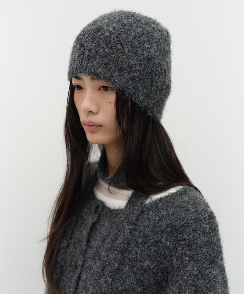 Loutaideu Fluffy Knit Beanie [Charcoal]