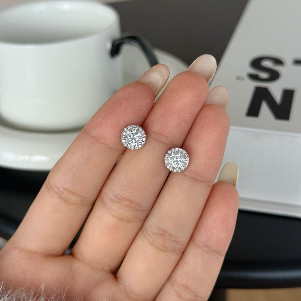 Mo Sang S925 Sterling Silver Women's Stud Earrings, 0.5 Carat D Color, Exquisite Versatile Design