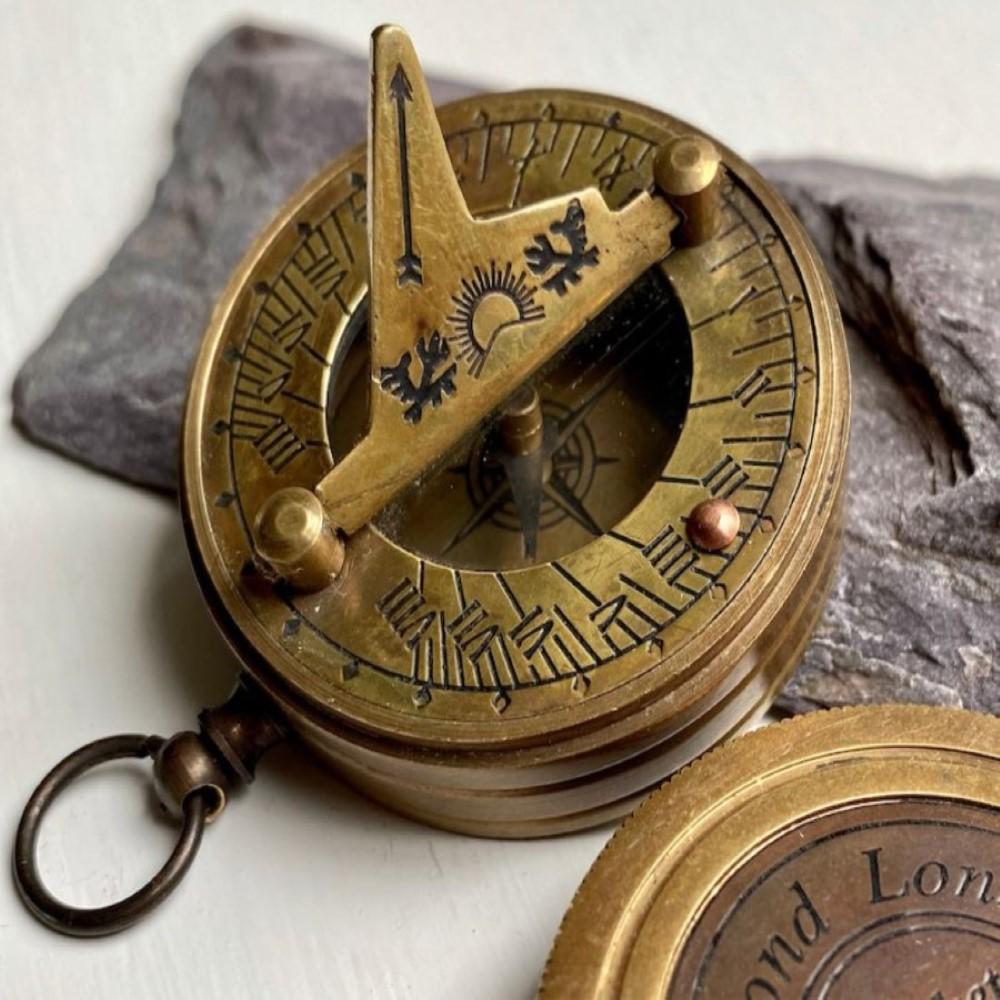 Vintage Brass Pocket Compass with Sundial – Handmade Steampunk Design, 5 Cm Diameter