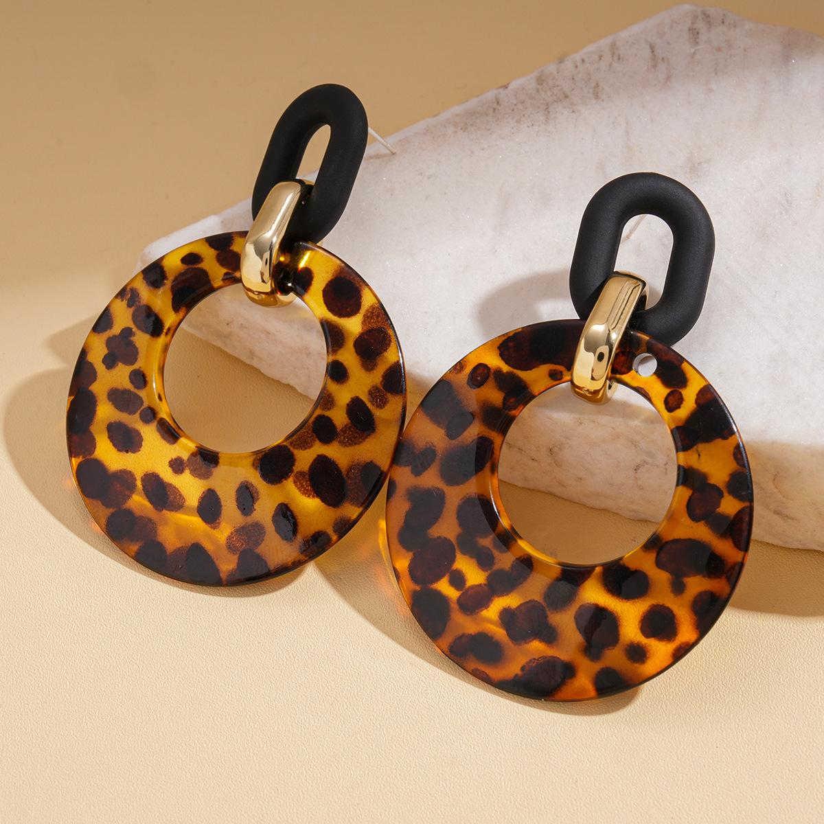 

Leopard Print Hollow Geometric Round Earrings Simple Temperament High-end Earrings