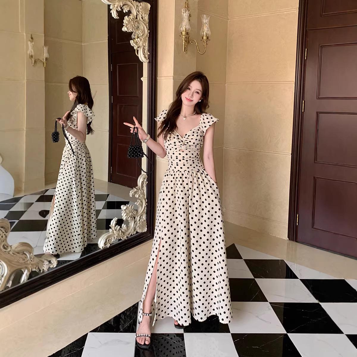 

Elegant Plus Size French Polka Dot Maxi Dress with Large Hem, Belly-Concealing Slimming Design for Mature Summer Style L