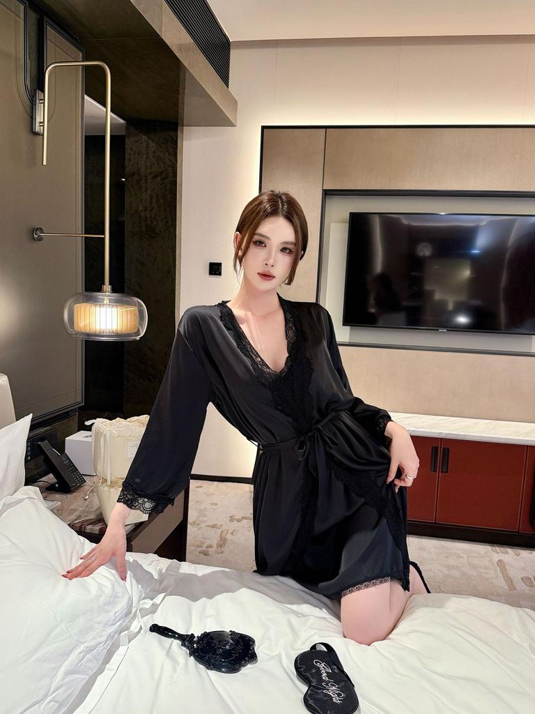 1011 New Ice Silk Mature Style Nightdress, Premium Thin Loungewear Women's Can Wear Trendy Pajamas