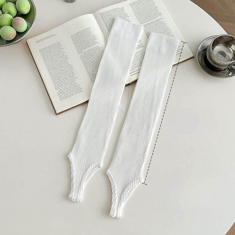 

Белые носки для йоги Dui Dui для женщин, чтобы выглядеть стройнее осенью и зимой, защита ног и носки до икр с педалью для стопы, чехлы для носков для йоги 1 pair белый