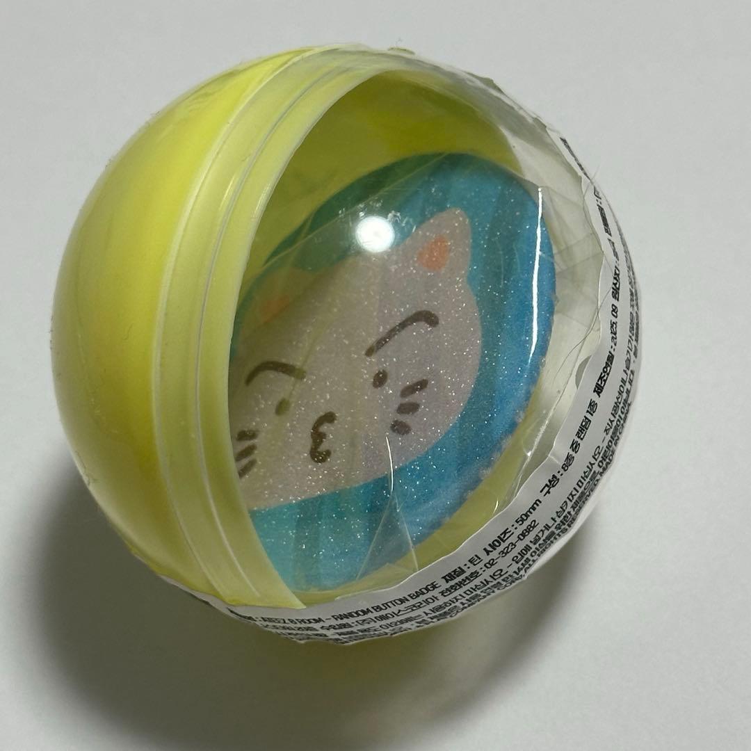 

[USED] Rare ATEEZ 8ROOM Pop-up Gacha Badge