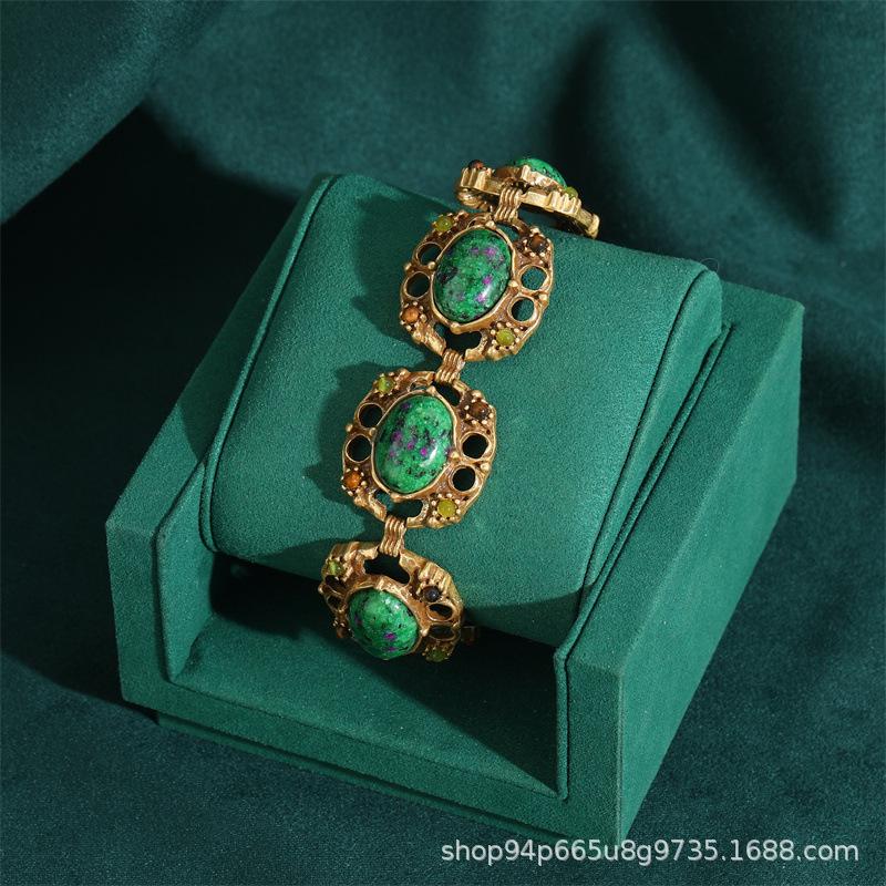 Yong Nuo Moss Green Floral Branch Bracelet: Vintage Style, Colorfast Copper-Plated Gold with Natural Stone.