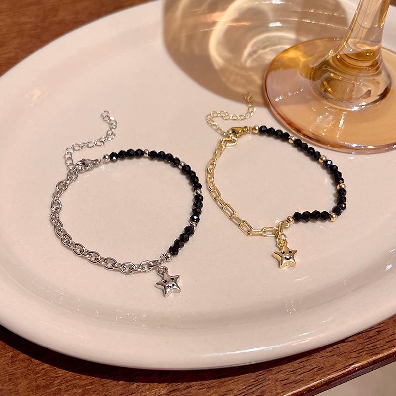 Korean Women's Hot-Selling Luxury Star Bracelet: High-End, Niche, Stitching Chain, Celebrity Style Jewelry.