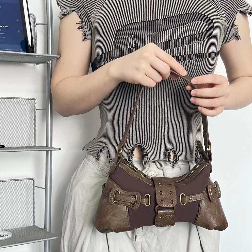 Retro Patchwork Achselhöhen-High-End-Motorrad Hot Girl High Looks Vielseitige Einzel-Schulter-Baguette-Tasche