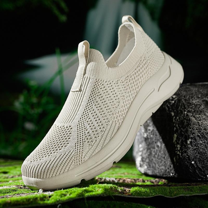 New Men's Sports Shoes Large Size Fly-woven Mesh Shoes Spring and Summer Lazy Shoes Men