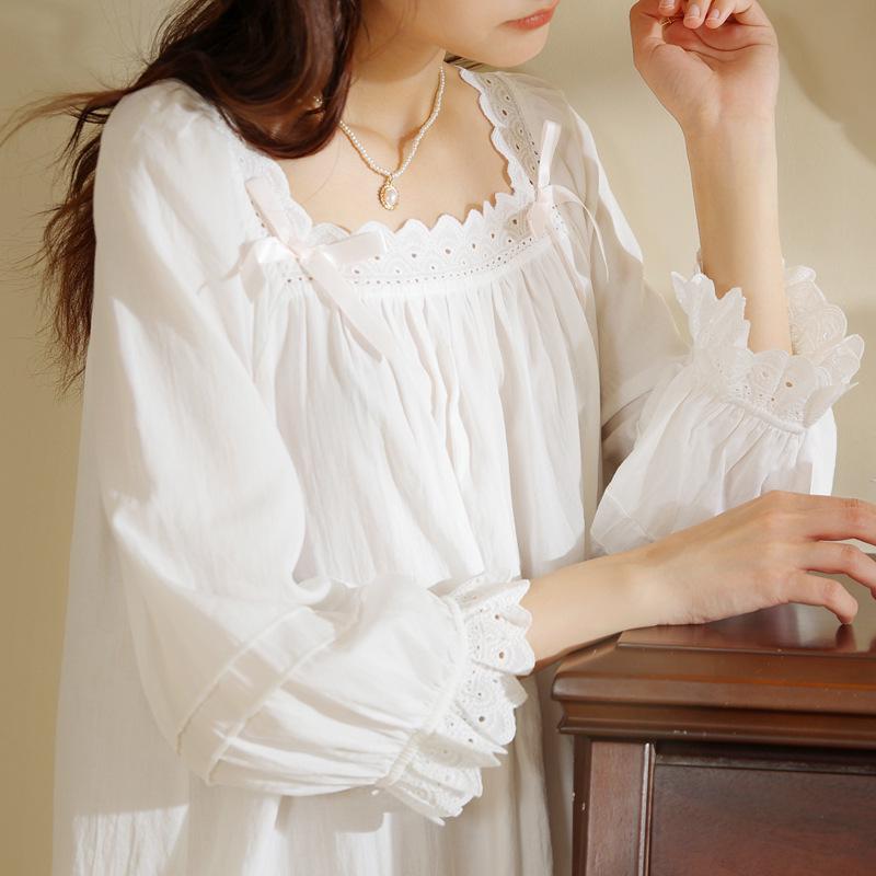 White Retro Princess Style Long-Sleeve Nightgown - Sweet, Loose, and Lightweight for Spring and Autumn
