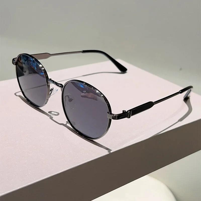 

Durable High Quality Retro Edgy Punk High End Designer Style Round Shaped Female For Both Male Men Sun Glasses As the photo