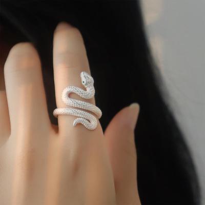 Unique Dark Green Snake Ring: Cold Fashion Style with Textured Winding Design for the Index Finger