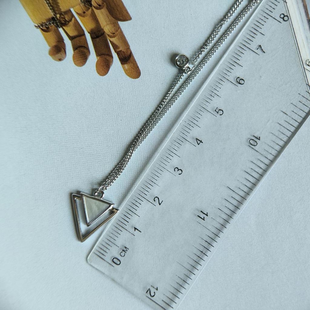 Серебряное колье с натуральным перламутром, вес изделия 3,33 гр (2186496)