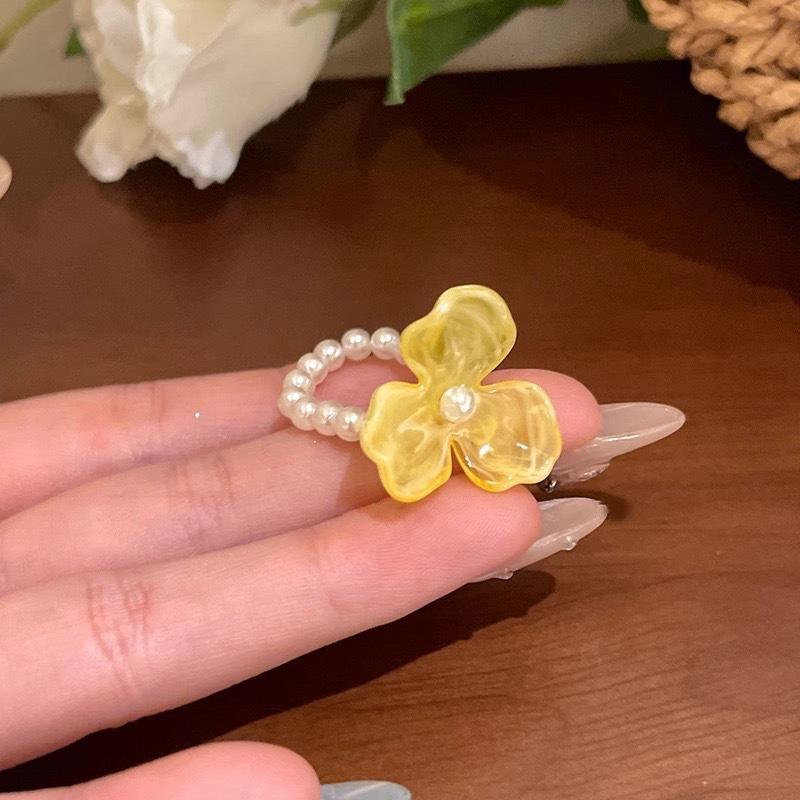 Süße Acrylharzperlen Unregelmäßige Blumenringe für Damen Elegante florale Fingerringe Party Ästhetischer Schmuck Zubehör Geschenke