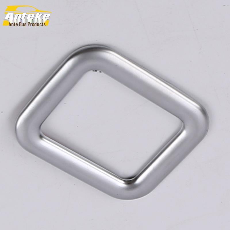 

Декоративная рамка и регулировочная накладка кнопки задней двери XT5