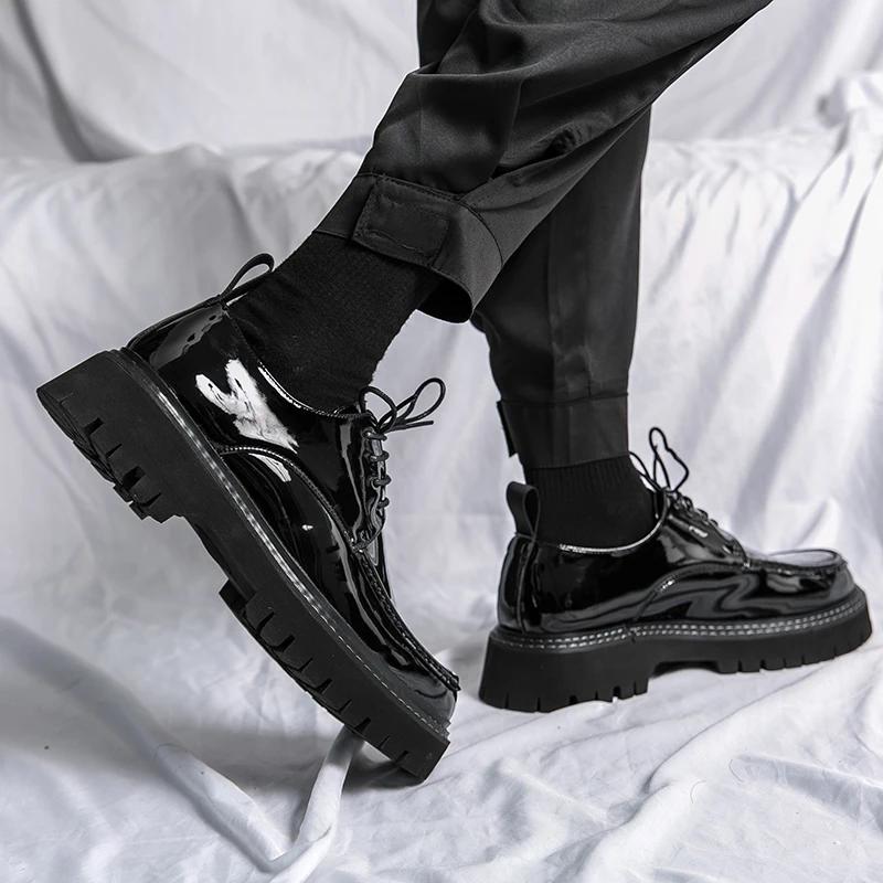 Nye Oxfords for menn Svart lakkskinn Snøring Rund tå Herresko Formelle Business Håndlaget