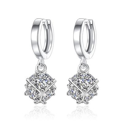 Pendientes elegantes con ventana de amor, chapados en plata, con forma de cubo y seis diamantes de circonita para mujer, de aspecto fino.