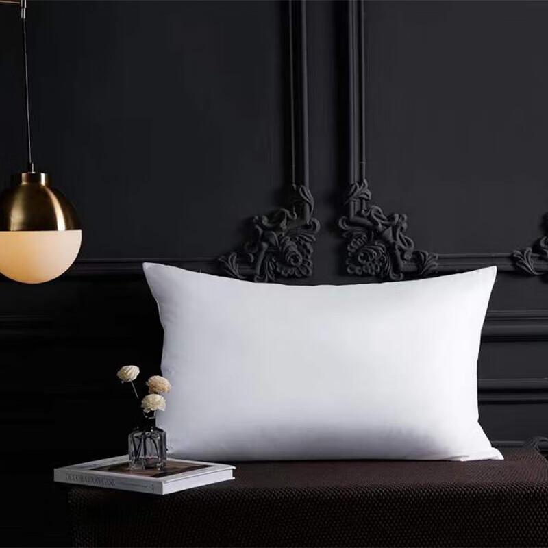 

Woodpecker Hotel Quality Pillow