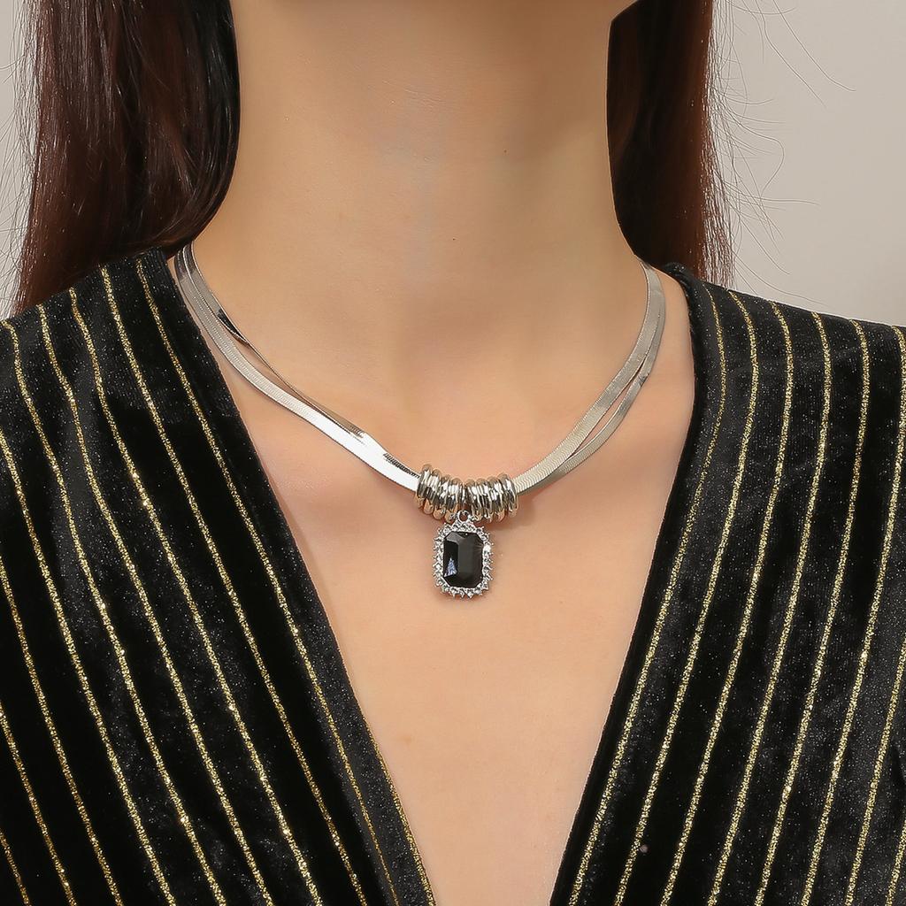 Necklace for Women Love Crystal Pendant Collarbone Chain Women Heart of The Sea Crystal Pendant Necklace Earrings Set Elegant Necklace
