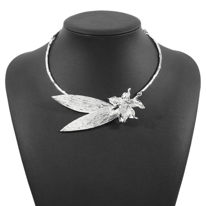 Fashion Leaf Flower Alloy Necklace, Heavy Industry Exaggerated Design Temperament Collarbone Chain Neck Chain