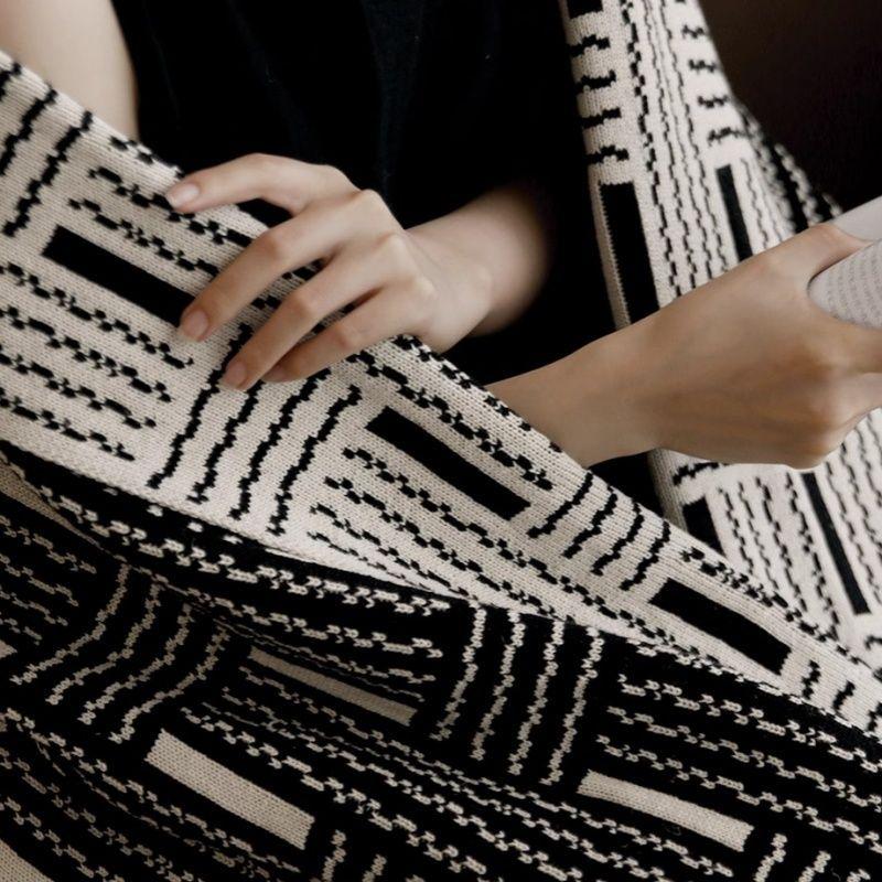 Vintage Black-White Striped Knitted Sofa Throw Blanket - Single-Person Office Nap Shawl AC Blanket
