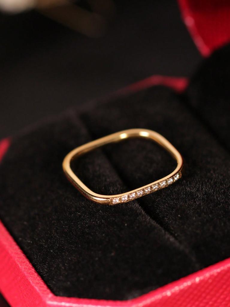1 Piece of Stainless Steel Gold Square Ring with Tiny Rhinestones, Ultra-Thin Finger Ring, Light Luxury, Versatile and Fashionable