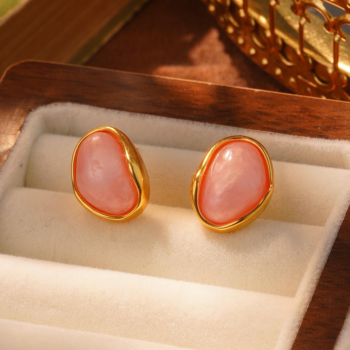 

Spring and summer new geometric small fresh stud earrings 2026 simple Korean pink sweet silver needle temperament earrings