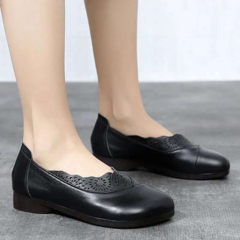 Soft leather single shoes women's 2025 spring and summer new mother soft sole retro comfortable feet wide fat flat bottom large size small leath