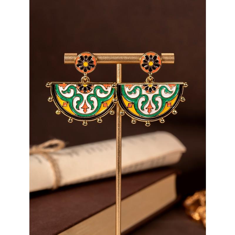 Medieval vintage enamel cloud shoulder pattern earrings, national style versatile temperament earrings, oil drop enamel medieval earrings
