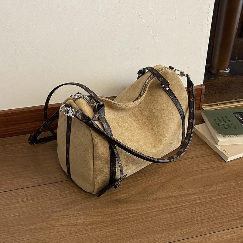 Premium Pillow Bag Autumn and Winter New Fashion Trend Versatile Suede 2025 Large Capacity Casual Explosion Messenger Bag