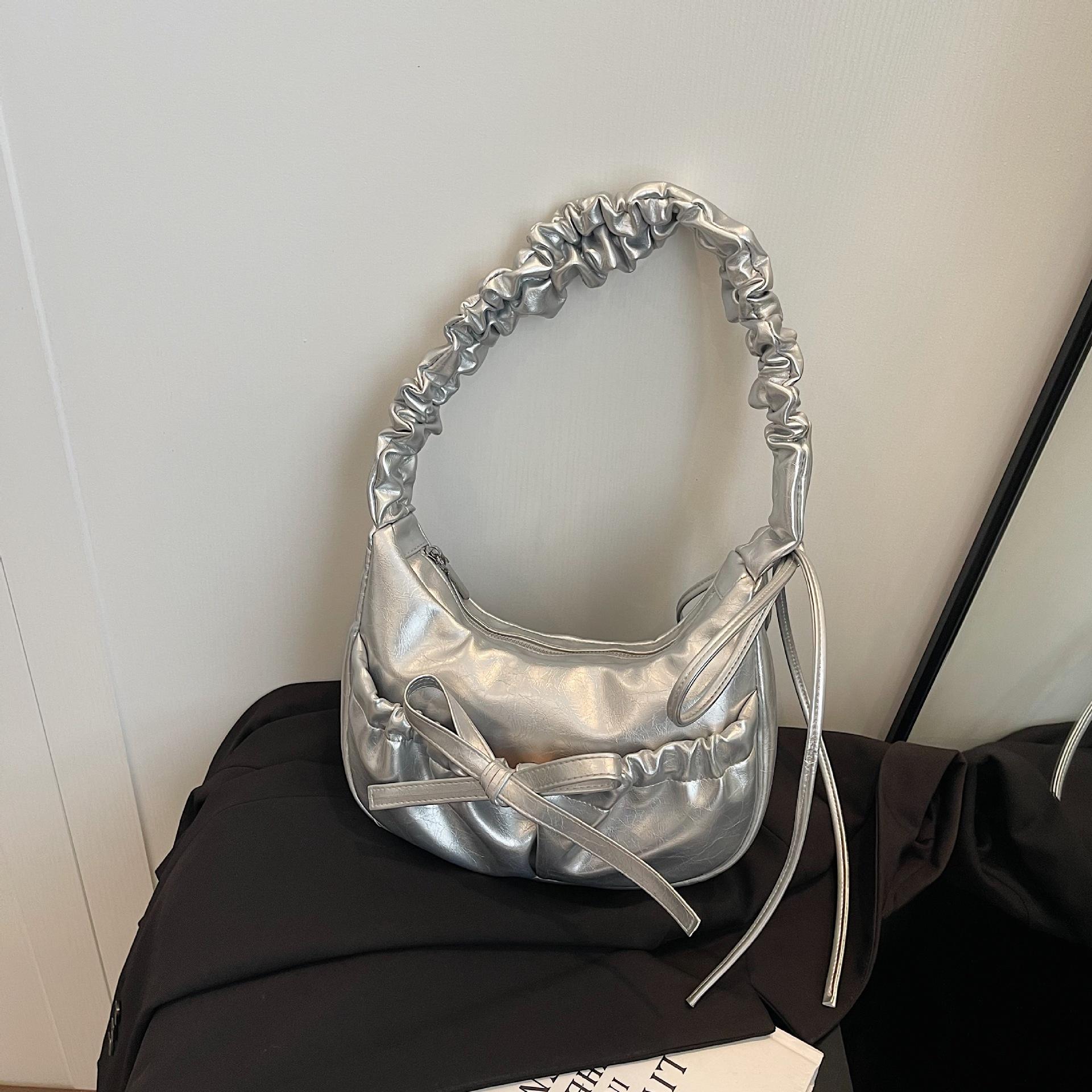 

Niche texture underarm bag women s bag 2025 new fashion pleated bag versatile shoulder commuter bag one piece delivery серебряный