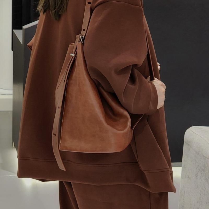 High texture soft cowhide bucket bag first layer vegetable tanned cowhide tote bag versatile commuter large capacity portable messenger bag