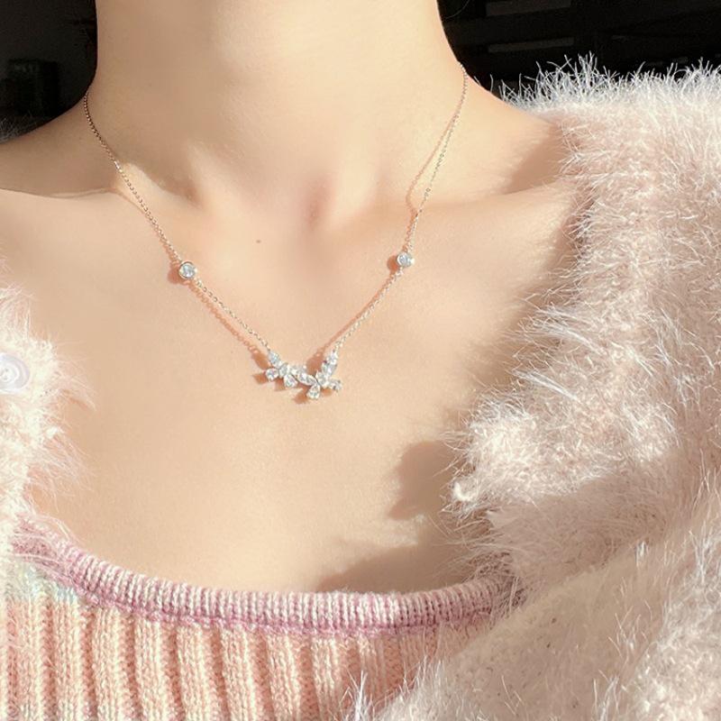 Butterfly Rhinestone Bimetal Necklace – Light Luxury Clavicle Chain for Women