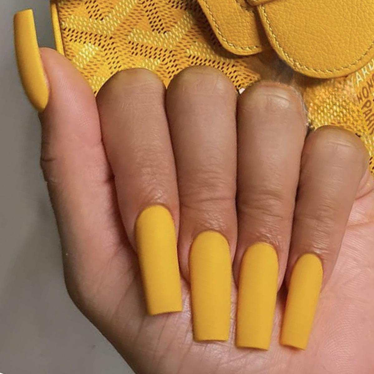 

Wearable Armor Nail Piece: Simple Yellow Extended Style Manicure Long Water Pipe