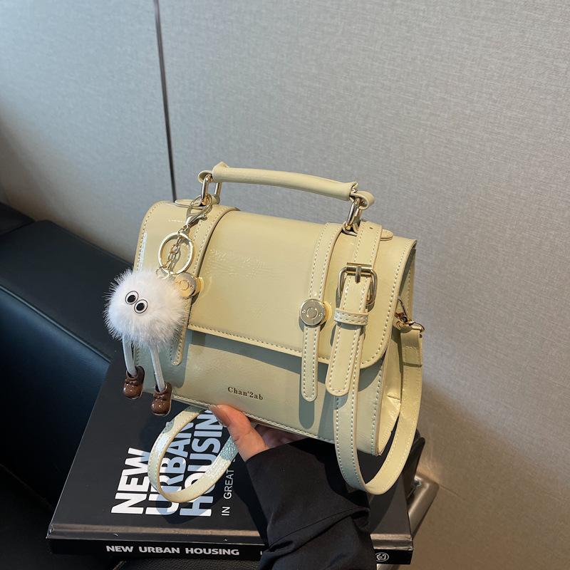 Versatile niche bag women's new spring and summer fashion shoulder messenger bag work small bag