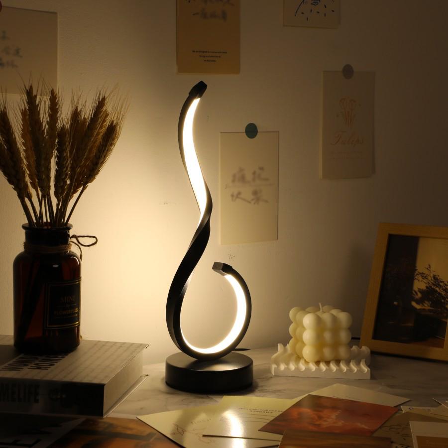 1PC Kompaktní moderní kování USB Tříbarevná stmívací stolní dekorativní lampa