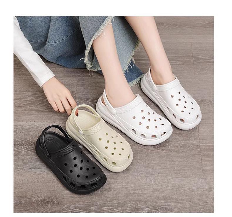 Women's Trendy Non-Slip Odor-Resistant Closed-Toe Summer Crocs with Thick Soles for Casual Outdoor Wear