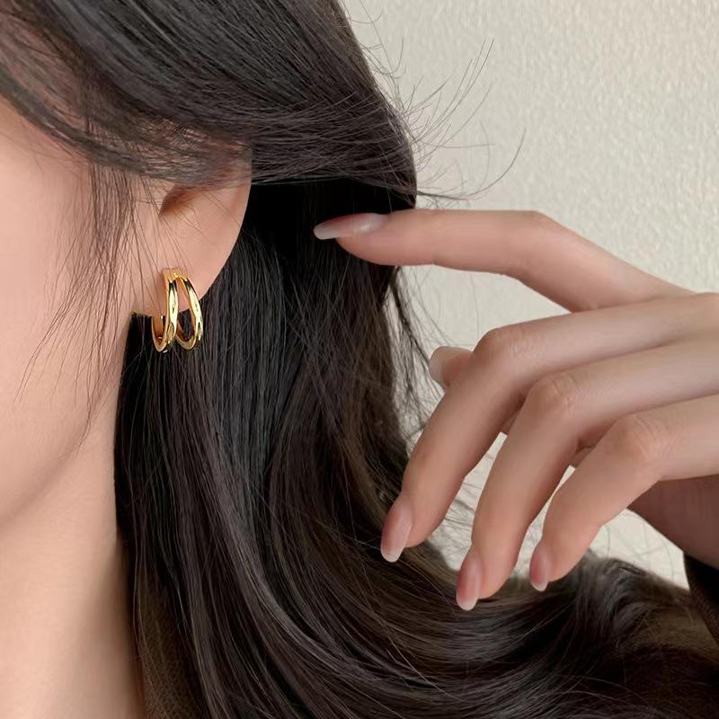 

Женские серьги-пусеты в стиле ретро Гонконг - Модные металлические серьги-кольца 2024