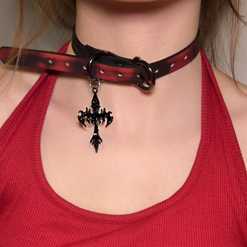 Chique Pittige Meisje Leren Bel Choker Ketting – Uniek Minderheidsontwerp